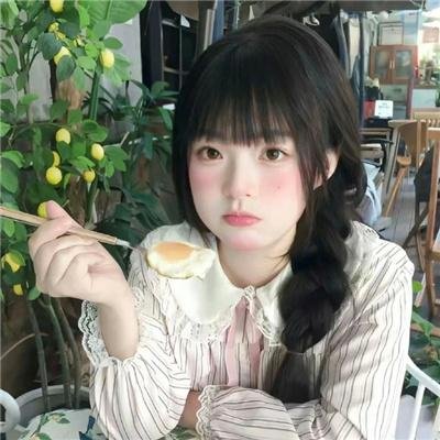 街上流行红裙子